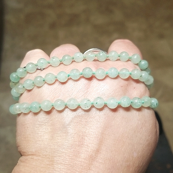 Jade Bead Necklace.  Hand Tied. - Picture 2 of 4